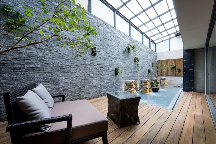 Terrace/Patio 8 of 13