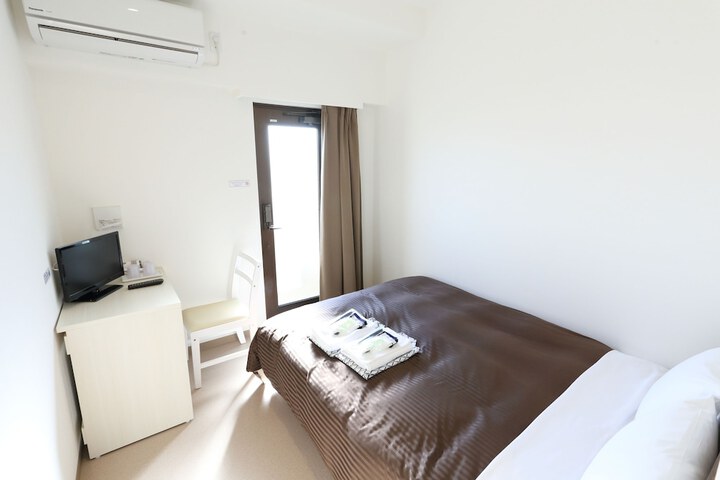 Room 4 of 64