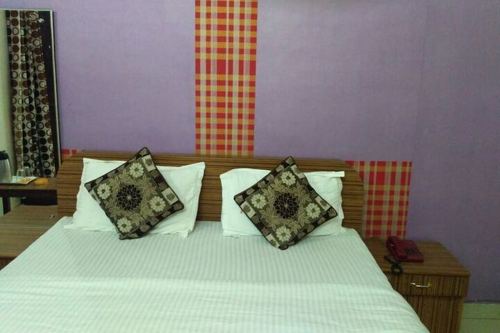 Room 10 of 12