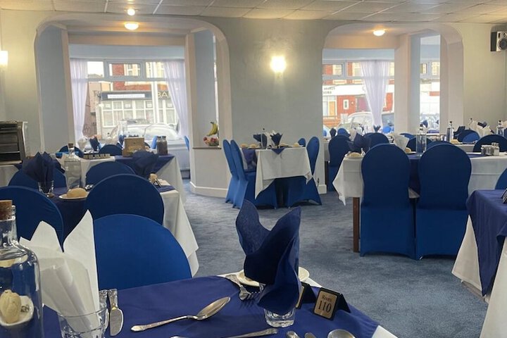 Ballroom/Hall 18 of 19