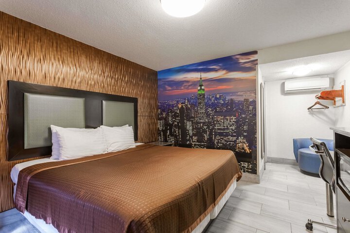 1 King Bed (1 of 8)