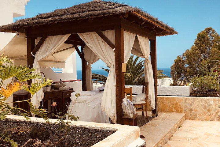 Pools & Facilities