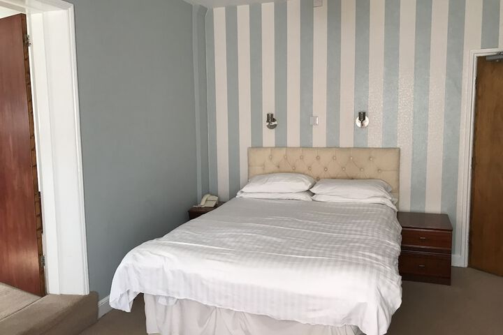 Room 6 of 37