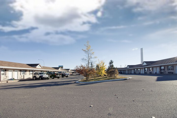 Property Grounds 21 of 25