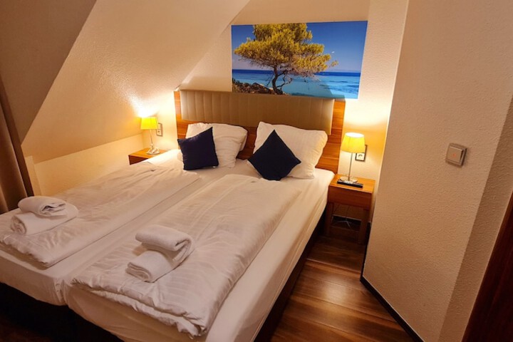 Room 21 of 50