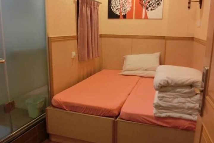 Room 2 of 35