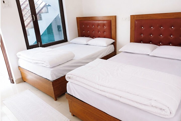 Room 6 of 14