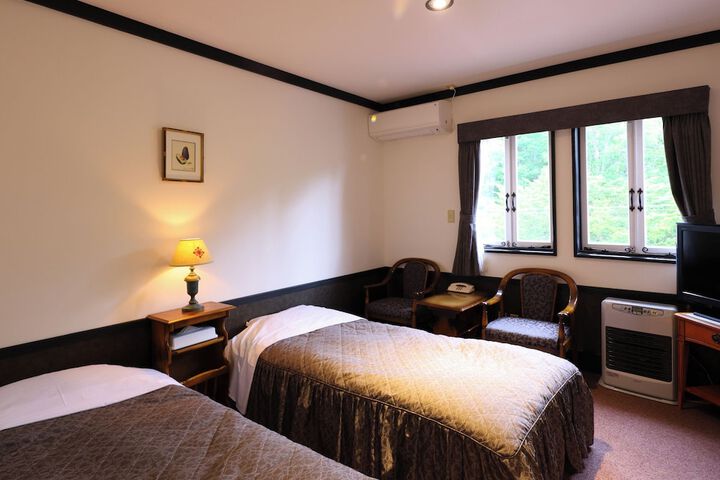 Room 15 of 96