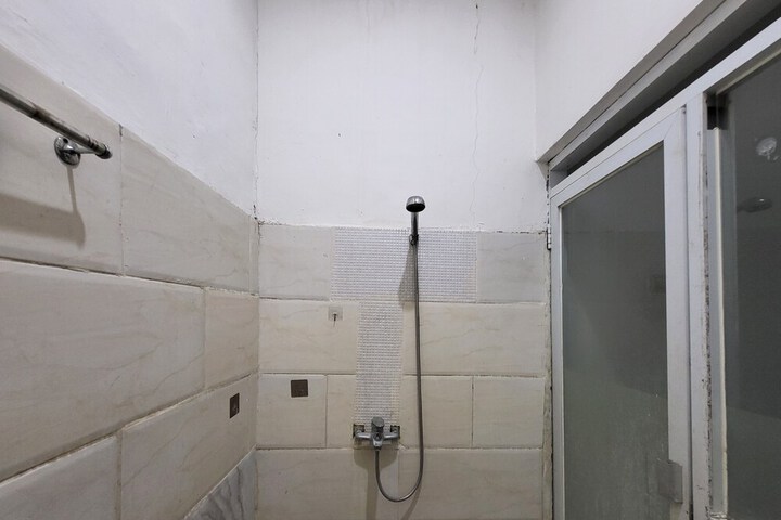 Room 8 of 12