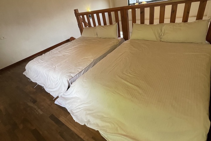 Room 4 of 33