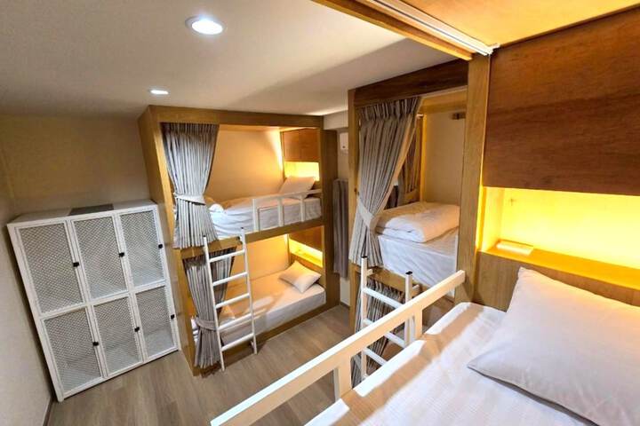 Room 46 of 86