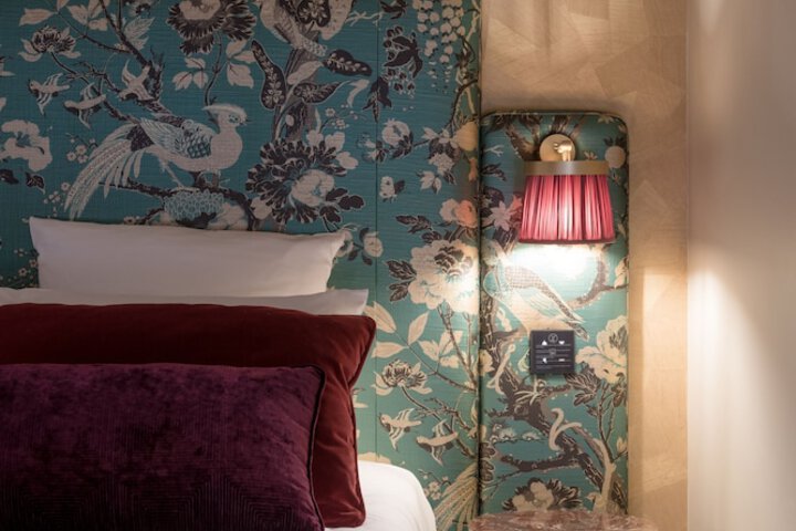 Room 25 of 285