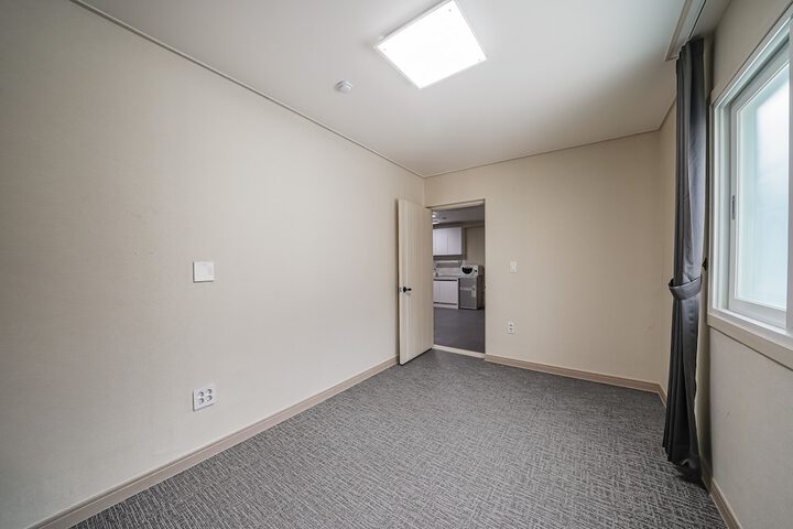 Room 12 of 66