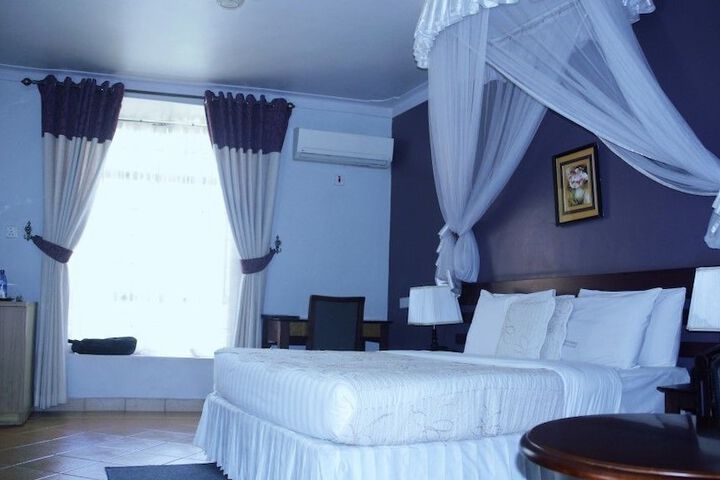 Room 12 of 96