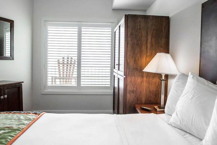 1 King Bed (7 of 17)