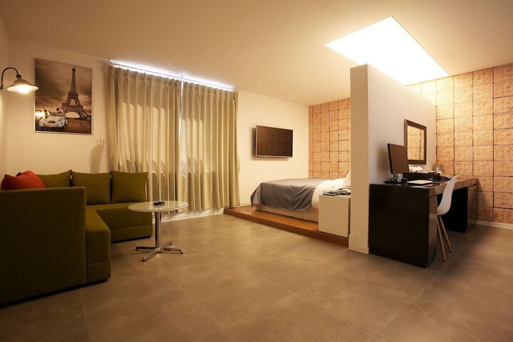 Room 19 of 40