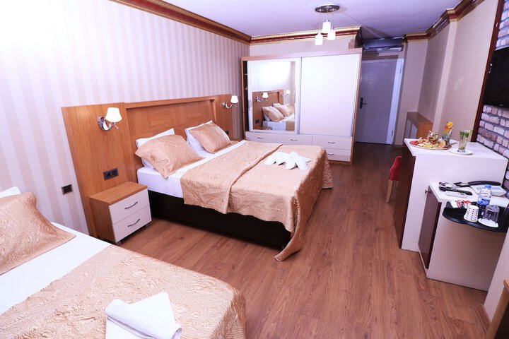 Room 13 of 37