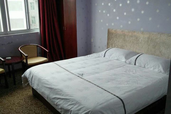 Kaihua Jingxi Business Hotel