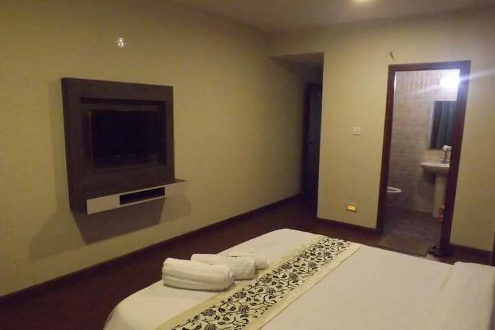 Room 10 of 26