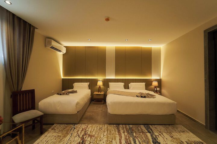 Room 6 of 148