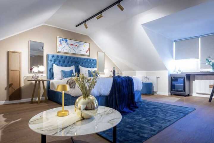Room 5 of 27