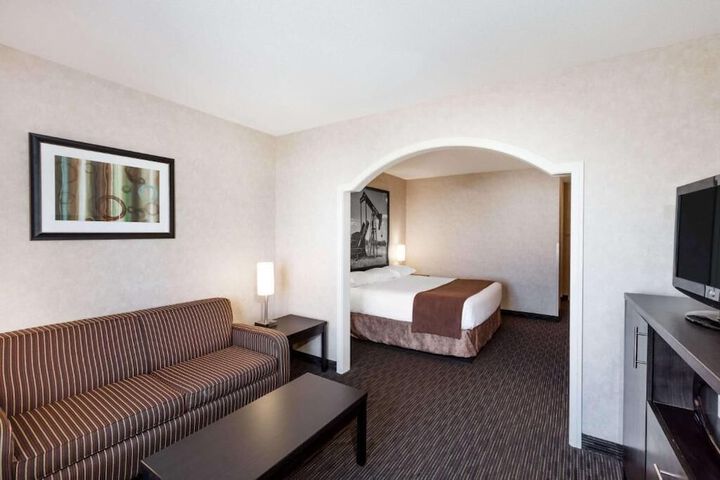 Room 10 of 65