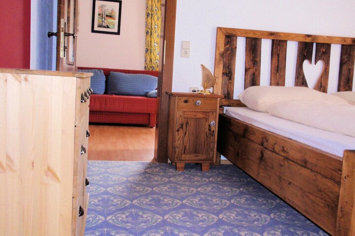 Room 2 of 28