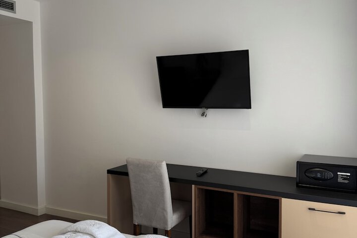 Room 72 of 207