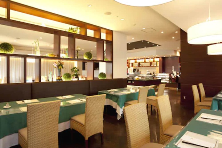 Dining Photos