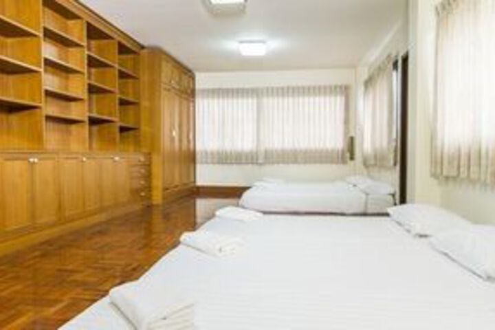 Room 8 of 33