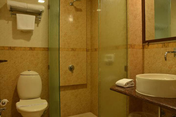 Room 15 of 34