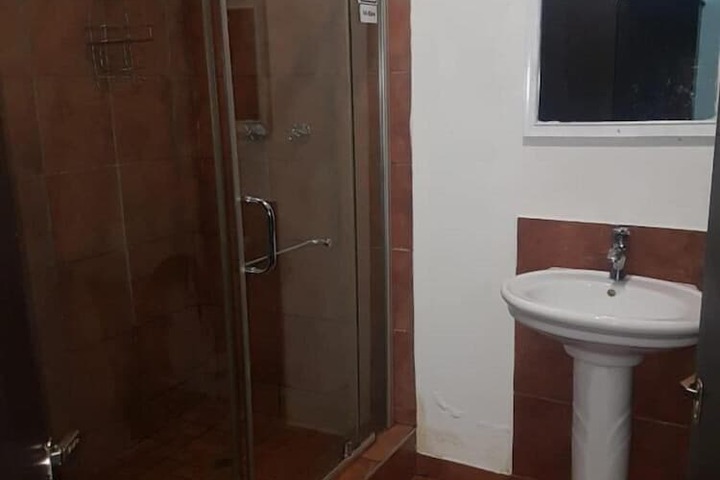 Room 5 of 11