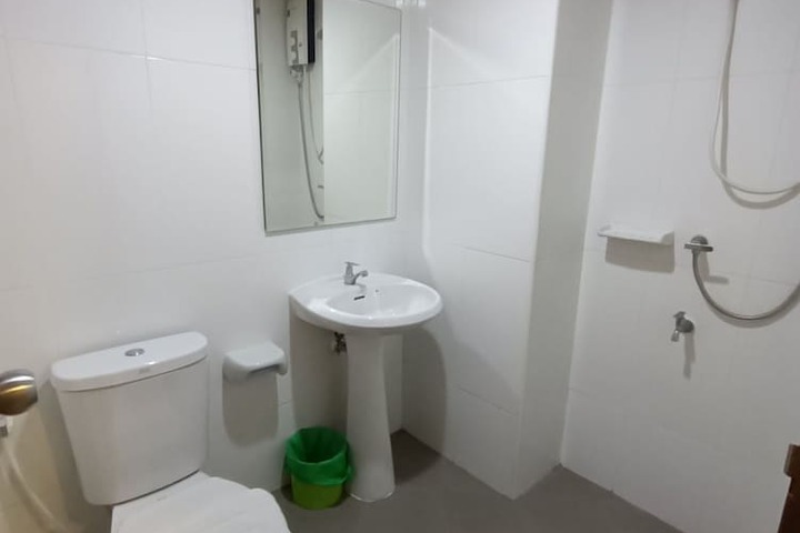 Room 7 of 12