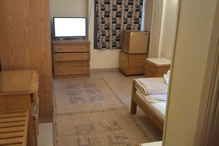Room 4 of 13