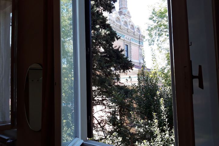 Room 10 of 103
