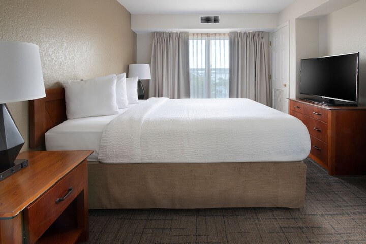 Room 6 of 24