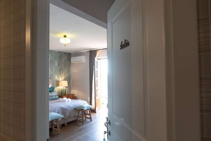 Room 3 of 101