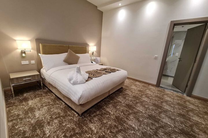 Room 14 of 30