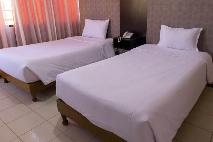 Room 5 of 28