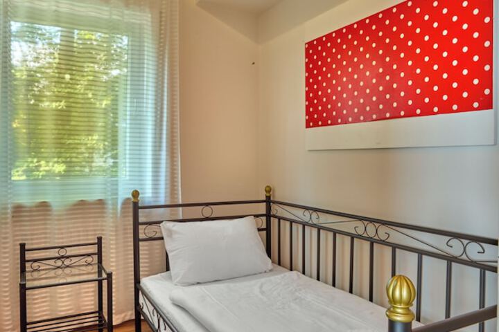 Room 34 of 80