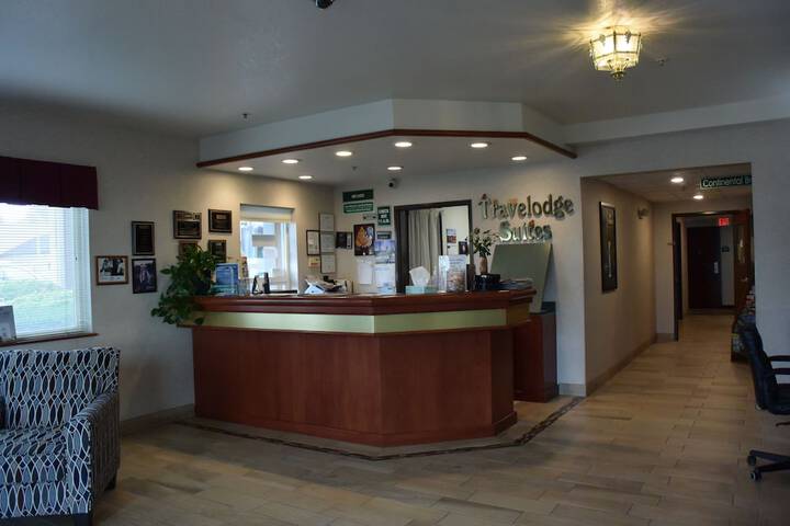 Check-in/check-out kiosk