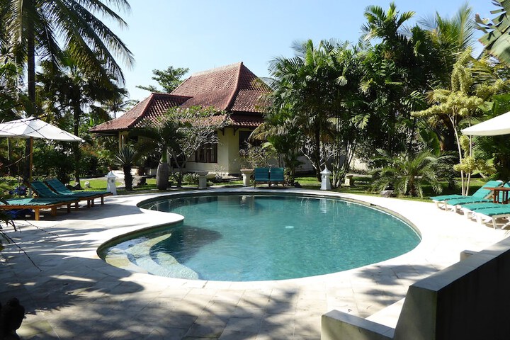 Hotel with Pool