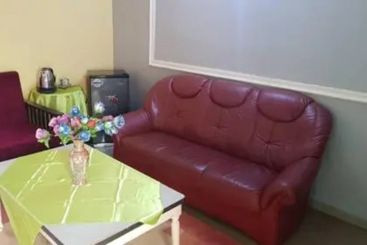 Room 10 of 12
