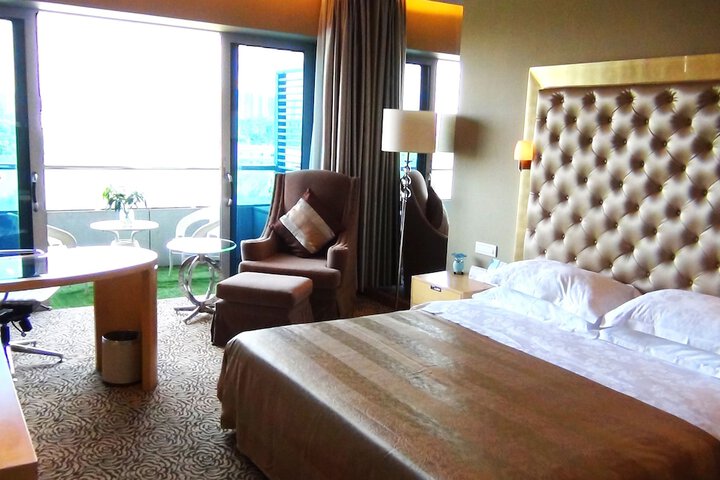 Room 28 of 53