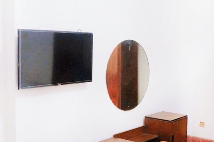 Room 12 of 25