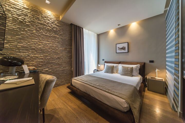 Room 10 of 26