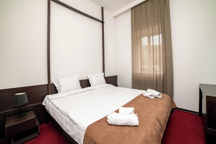 Room 10 of 26