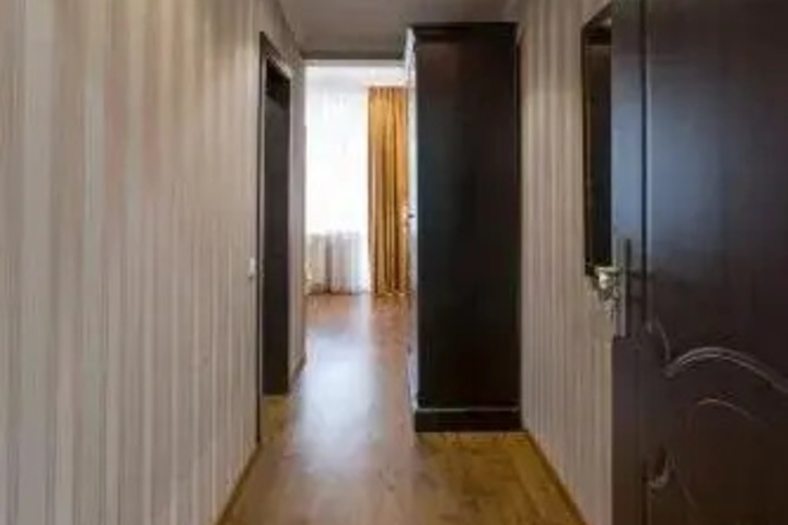Room 10 of 13
