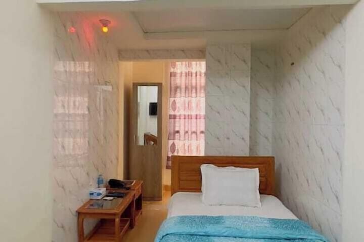 Room 3 of 16