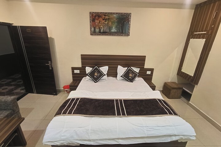 Room 4 of 19